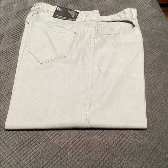 Rocawear mens gray pants, W44, L34 regular fit. - Picture 3 of 8